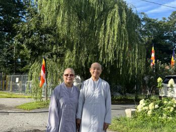 hinh-anh-sinh-hoat-va-luu-niem-cua-chu-ton-duc-ni-tai-ha-truong-25.jpg