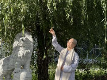 hinh-anh-sinh-hoat-va-luu-niem-cua-chu-ton-duc-ni-tai-ha-truong-28.jpg