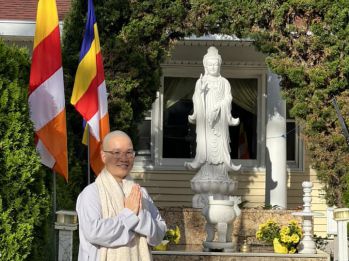 hinh-anh-sinh-hoat-va-luu-niem-cua-chu-ton-duc-ni-tai-ha-truong-35.jpg